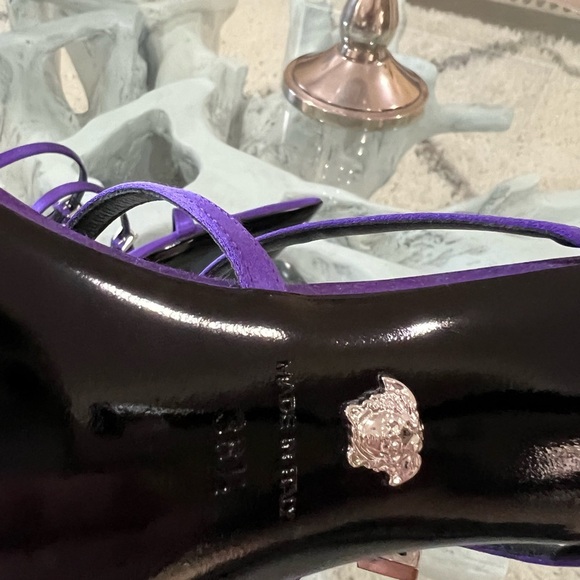 Authentic NIB Versace Pin-Point Leather Sandal Women's - Picture 6 of 15